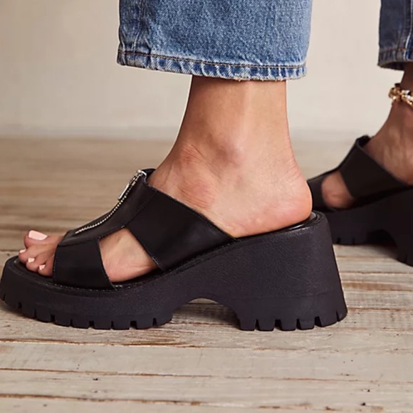 Free People Wishbone Front Zip Sandal platform Black Leather size 41 new unworn - Picture 2 of 10